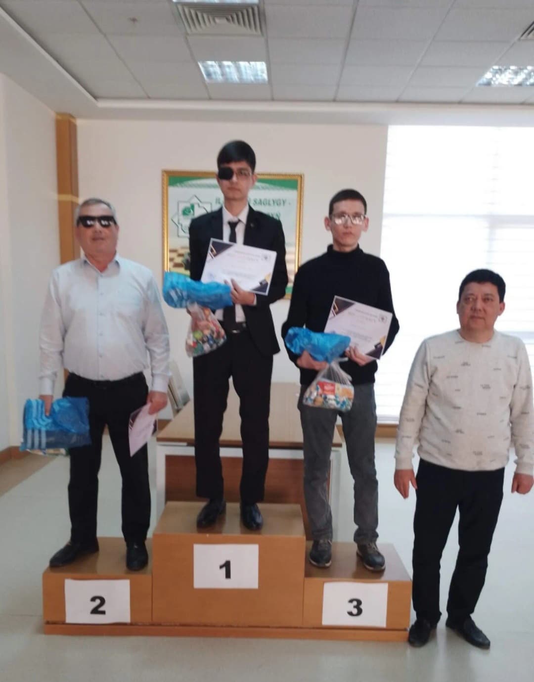 Türkmenistanda gözi görmeýän türgenleriň arasynda şaşka boýunça Aşgabadyň açyk çempionaty tamamlandy