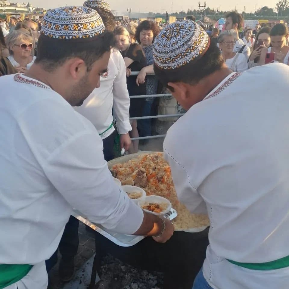A master class on cooking Turkmen pilaf was held at the “Tasty Kazan” festival