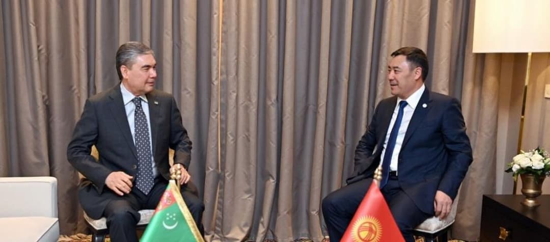 Berdimuhamedow hem-de Žaparow iki ýurduň arasyndaky netijeli gatnaşyklary ösdürmek barada pikir alyşdylar