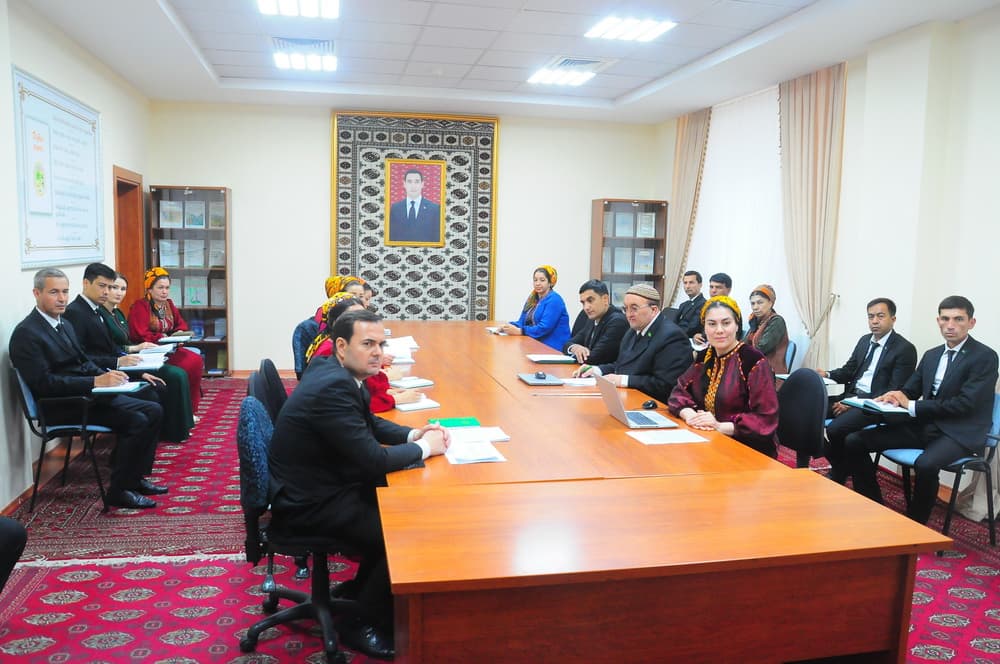 В Мары прошел семинар по использованию энергосберегающих светильников в климате Туркменистана