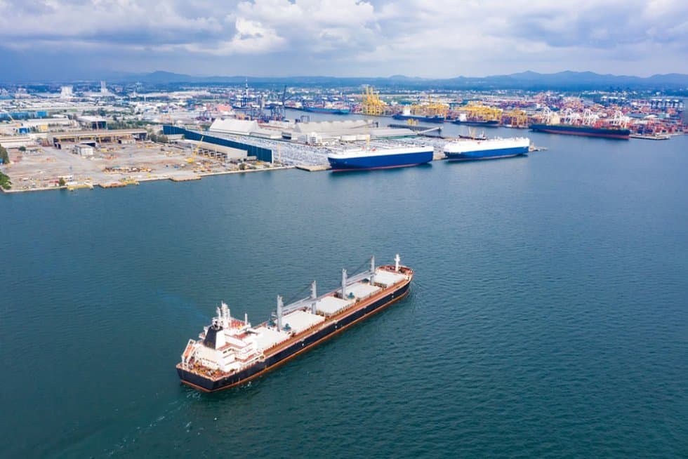 «Guardian»: deňziň derejesiniň ýokarlanmagy iri nebit portlarynyň gark bolmagyna getirer