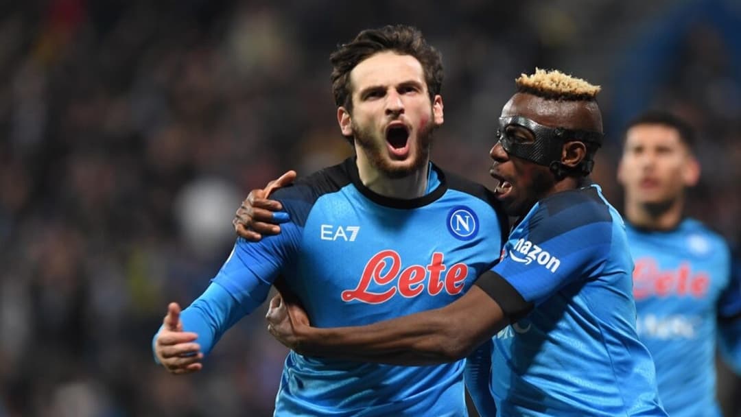 Кварацхелия признан лучшим футболистом сезона в чемпионате Италии по футболу