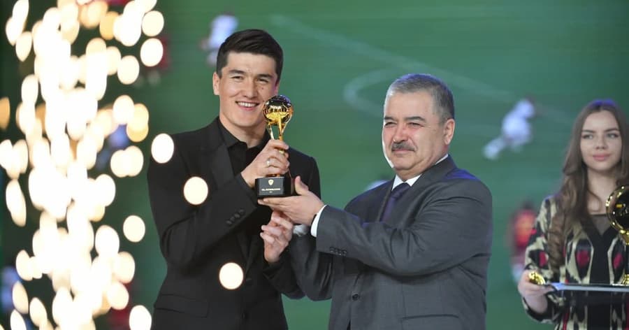 Эльдор Шомуродов признан лучшим футболистом 2021 года в Узбекистане