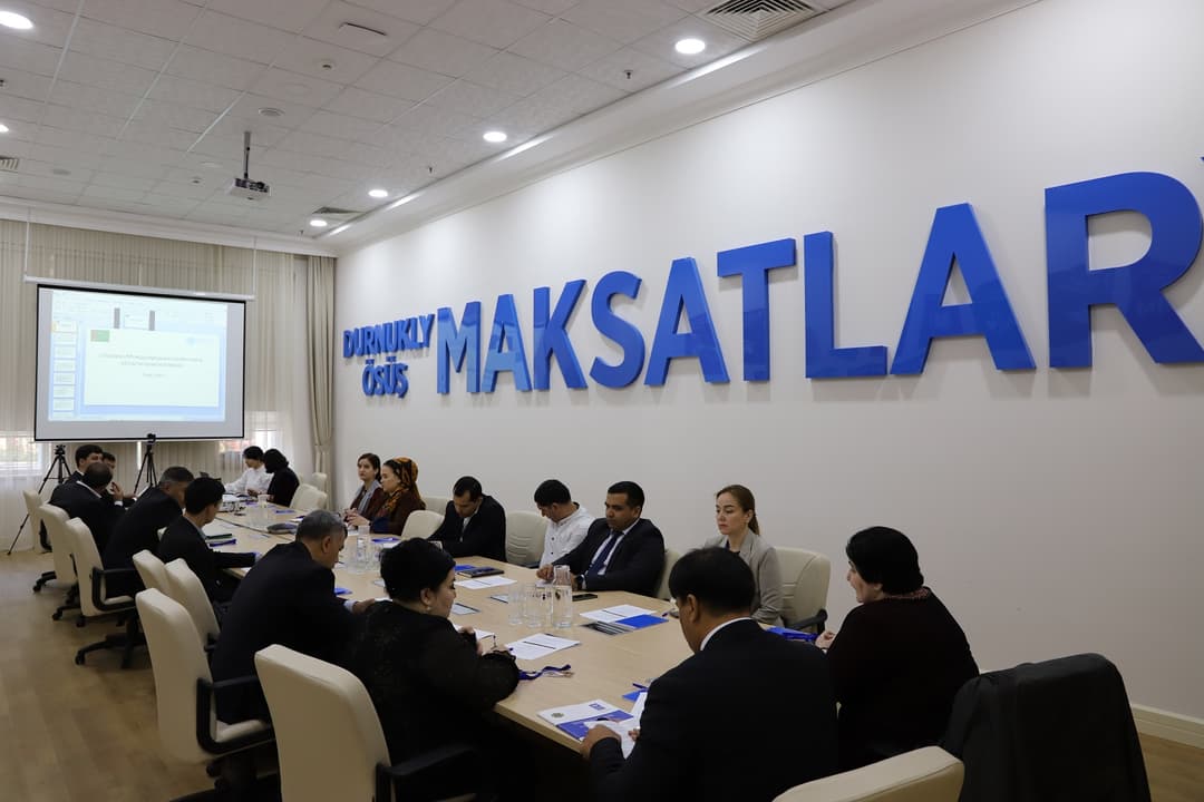 В Туркменистане завершился цикл семинаров, приуроченных к 75-летию принятия Всеобщей декларации прав человека