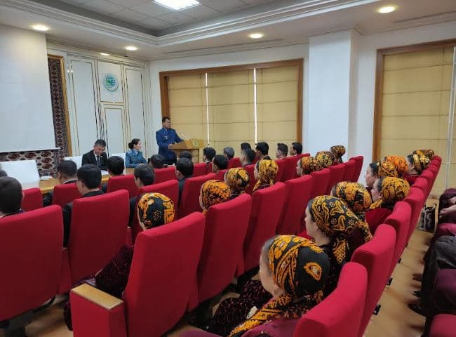 В Ашхабаде прошло мероприятие по повышению безопасности дорожного движения