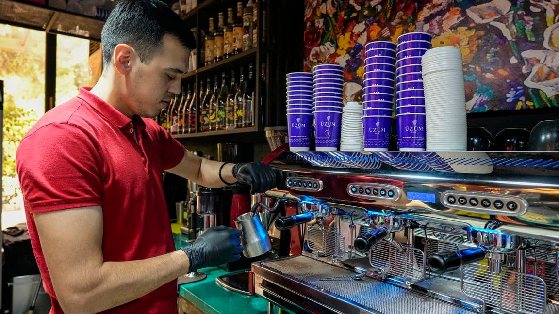 The manager of the Üzüm cafe spoke about the main features of the establishment popular in Ashgabat