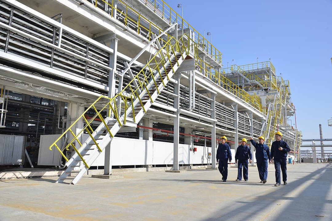 На востоке Туркменистана строят дом для семей работников нефтеперерабатывающего завода