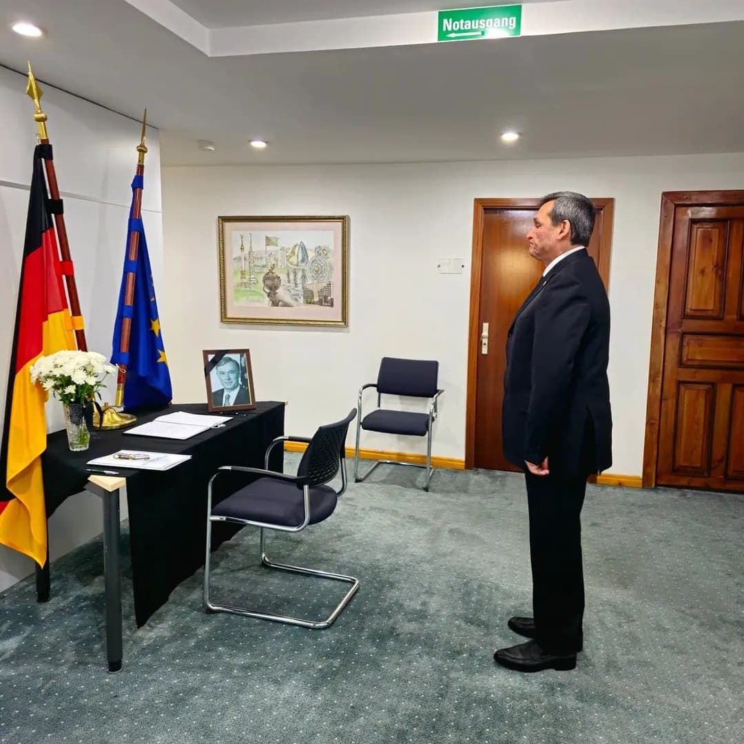 Рашид Мередов оставил запись в книге соболезнований посольства Германии в Ашхабаде