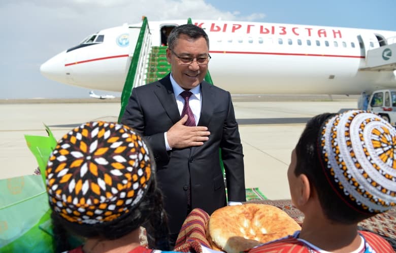 Президент Кыргызстана прибыл с рабочим визитом в Туркменистан