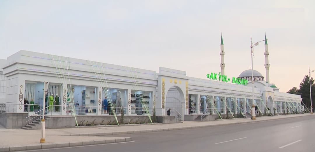 Aşgabatda döwrebaplaşdyrma işlerinden soň «Ak ýol» bazary açyldy