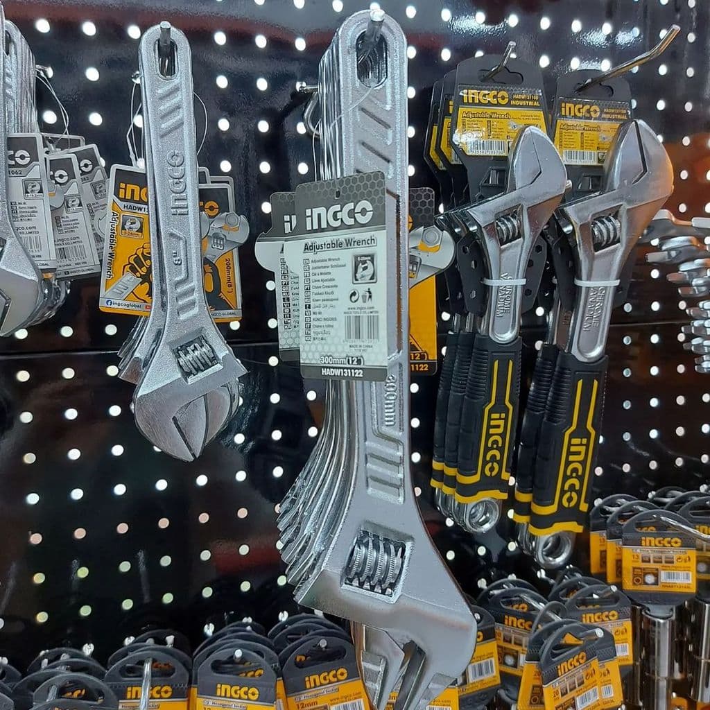 Сеть магазинов Ak gaýa предлагает инструменты для строительства и ремонтных работ