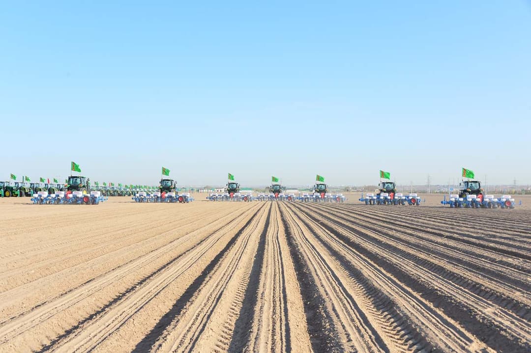 The President of Turkmenistan heard a report on the progress of spring field work