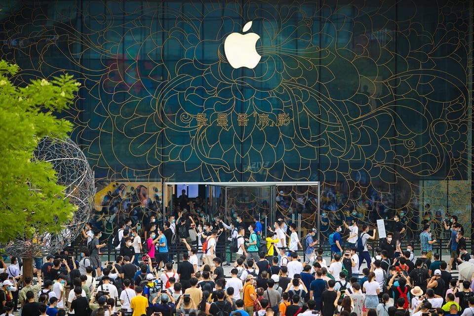 Apple dropped to second position in the top of the most valuable brands in the world