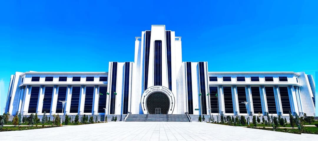 В академии коневодства в Туркменистане разработали новый корм, ускоряющий рост скакунов