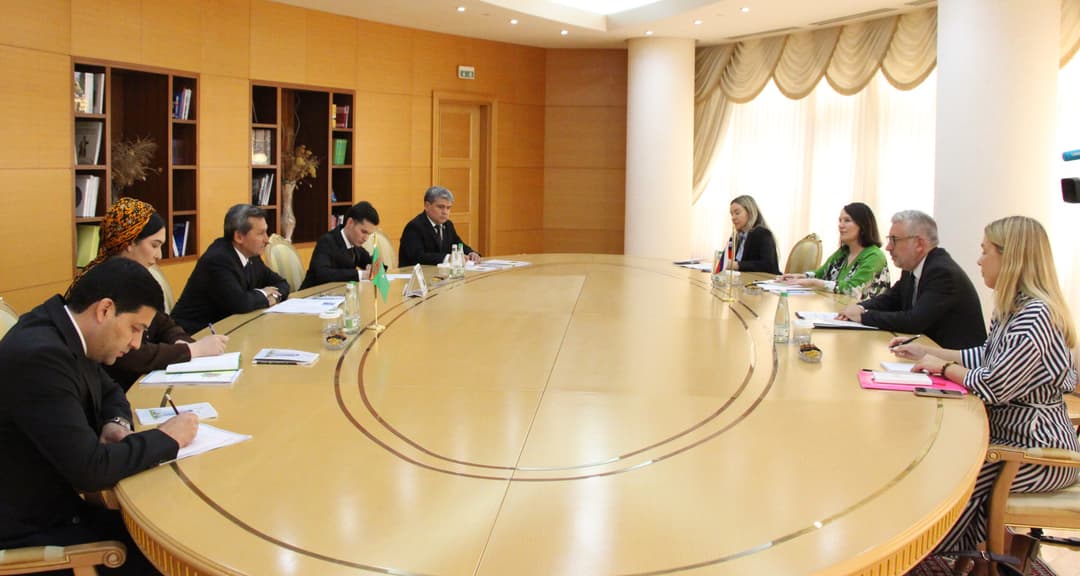 В Ашхабаде прошли туркмено-словенские политические консультации