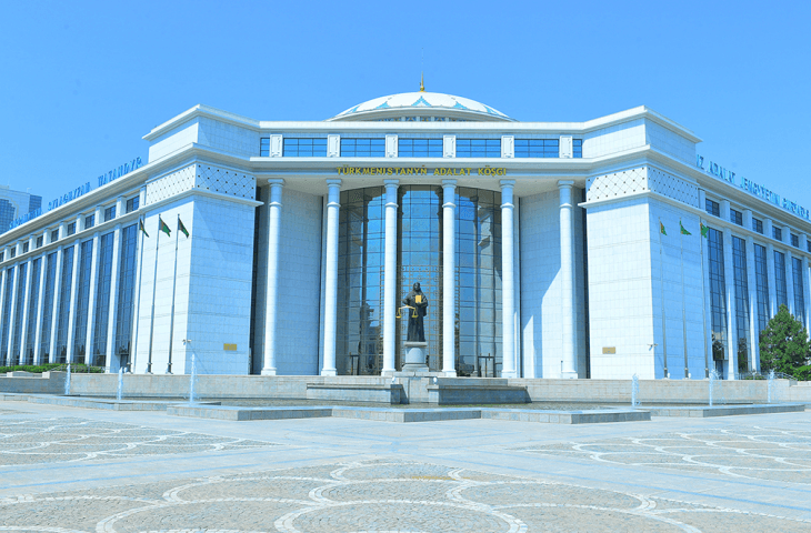 Глава Туркменистана принял кадровые решения в судебной системе
