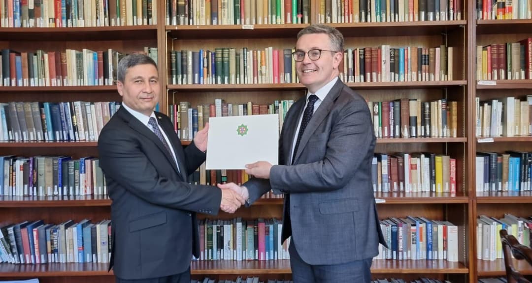 Türkmen diplomaty Irlandiýa iş saparyny amala aşyrdy