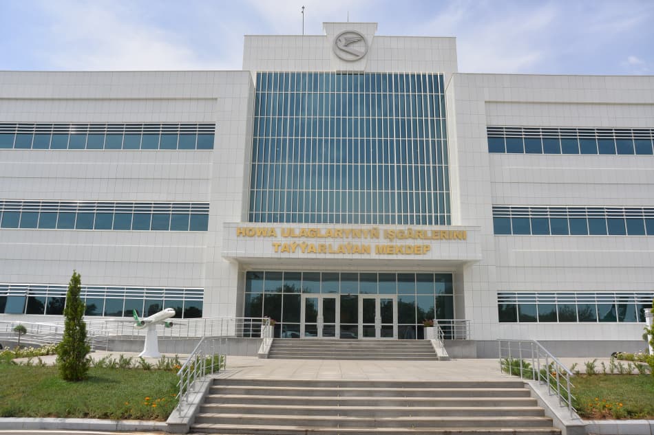 Авиационная школа агентства «Туркменховаёллары» объявила прием на новый учебный год