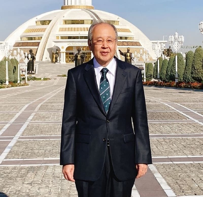 The new Ambassador of Japan laid flowers at the Independence Monument of Turkmenistan