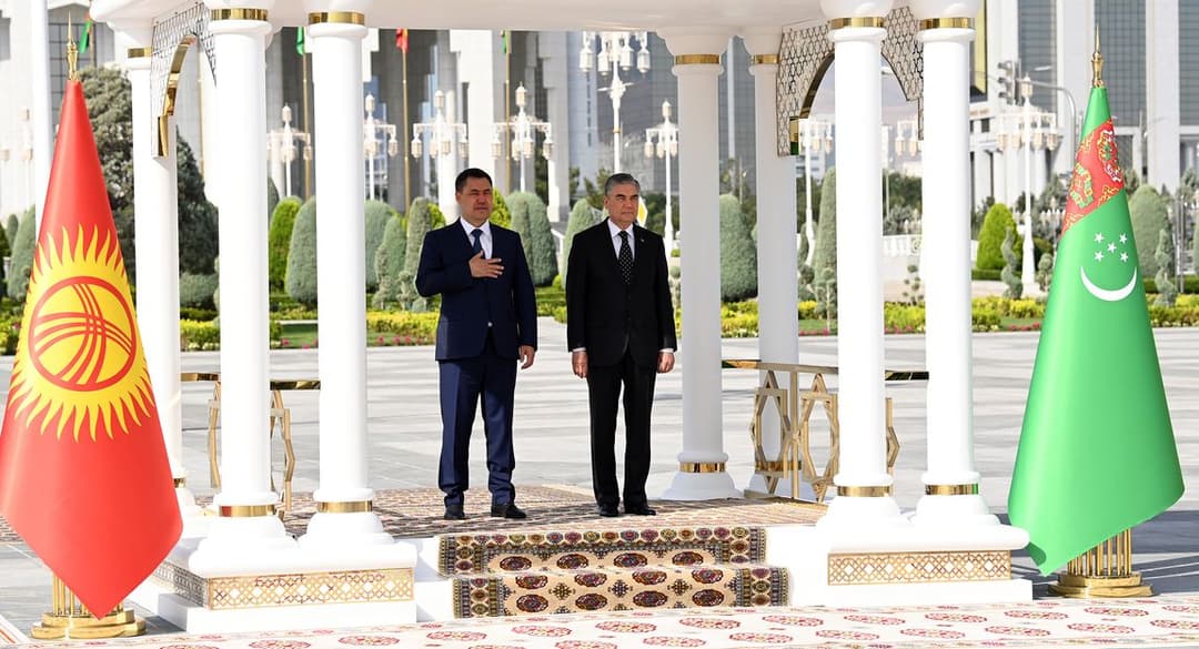 Состоялась церемония официальной встречи Президентов Туркменистана и Кыргызстана в Ашхабаде 