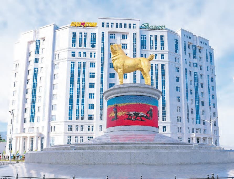 Бердымухамедов открыл монумент «Туркменский алабай»