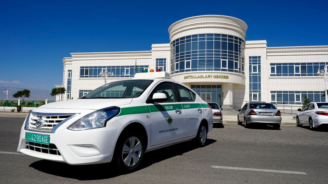 В Объединении автошкол Туркменистана рассказали, как правильно сидеть за рулем автомобиля