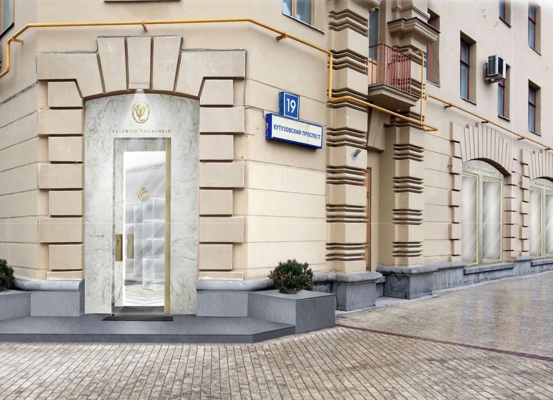 Mannequins in Valentin Yudashkin's boutique dressed in black