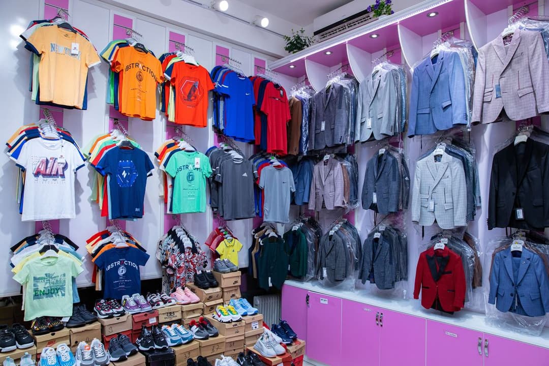 Clothing store for boys in Ashgabat presents a wide range of spring and summer clothes