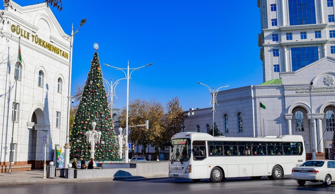 Президент Туркменистана поручил в дни празднования Нового года организовать дежурства по всей стране