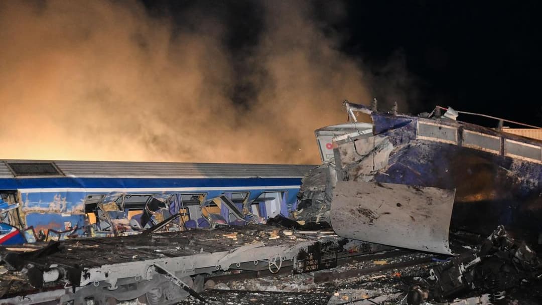 Gresiýada ýolagçy we ýük otlulary çaknyşdy