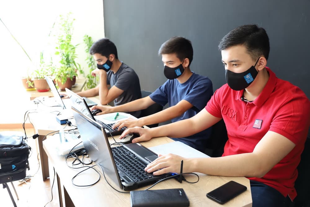 В Ашхабаде наградили победителей Хакатона по разработке программы виртуального ЗАГСа