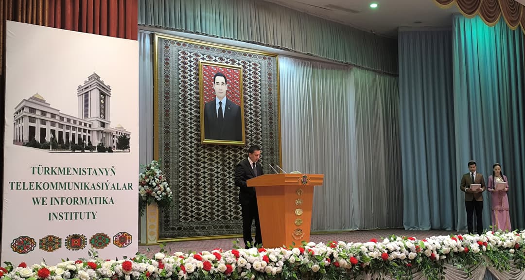 Специалисты агентства «Туркменарагатнашык» поздравили выпускников Института телекоммуникаций и информатики