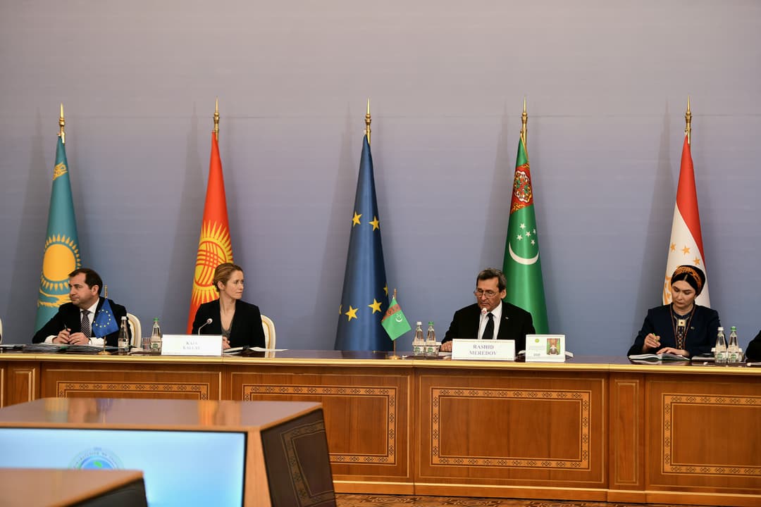 Hökümet mejlisinde «Merkezi Aziýa — ÝB» sammitine taýýarlyk işleri ara alnyp maslahatlaşyldy