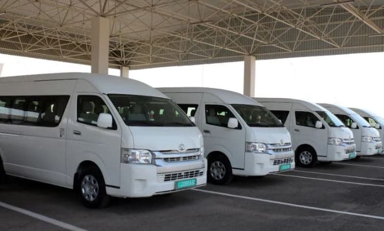 «Awtomobil ulag hyzmaty» takside we mikroawtobuslarda işlejek sürüjileri işe çagyrýar 