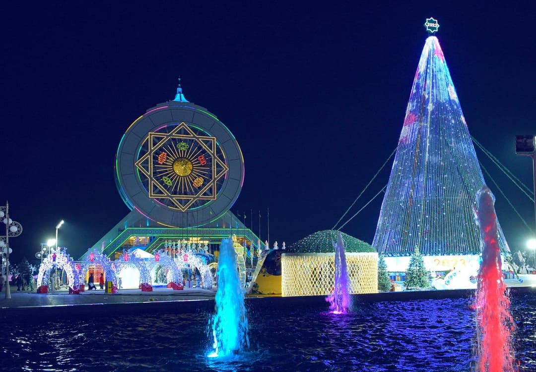 Главная новогодняя ёлка Туркменистана заняла первое место в рейтинге самых высоких в СНГ