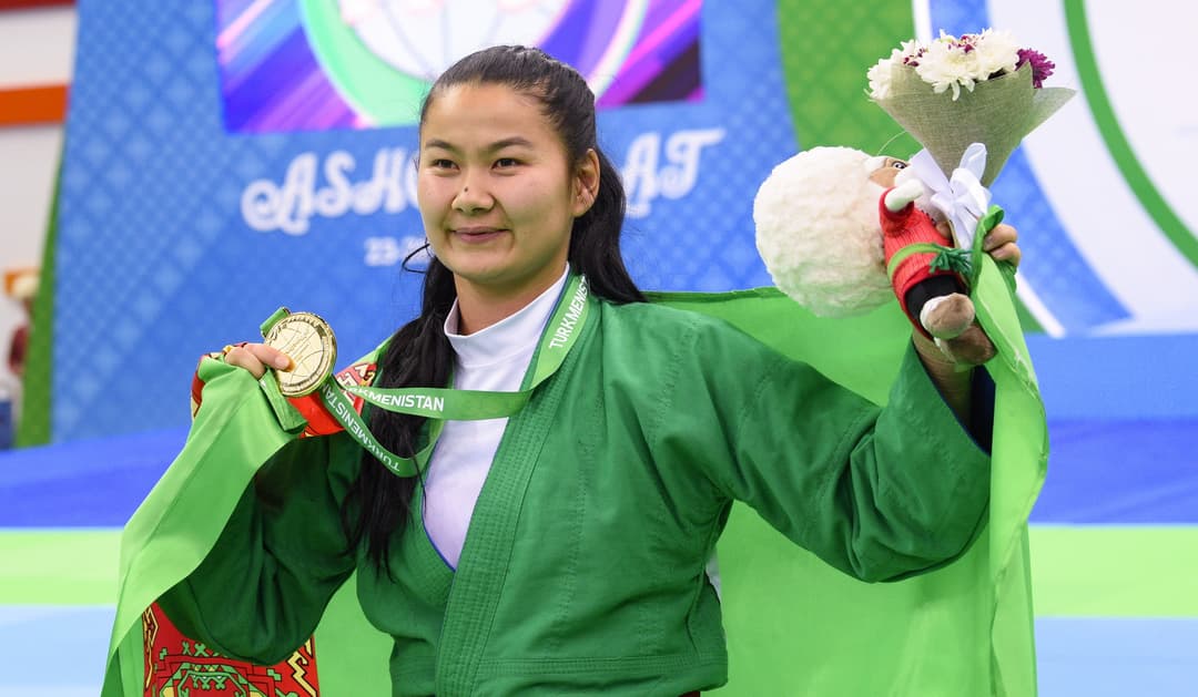 Динара Розыкулова завоевала золотую медаль ЧМ-2023 по курашу в Ашхабаде