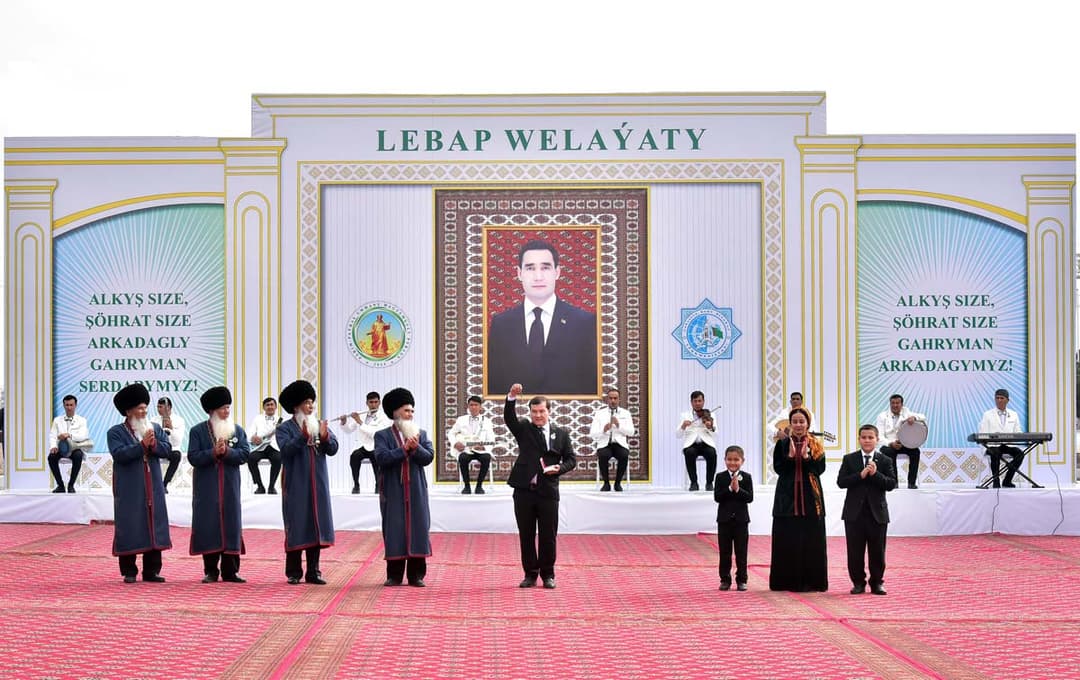 Торжество по случаю открытия новых жилых домов прошло в Туркменабате