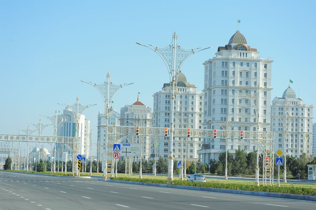 Türkmenistanda hususy awtoulaglarda agyz-burun örtüklerini dakynmak zerurmy?