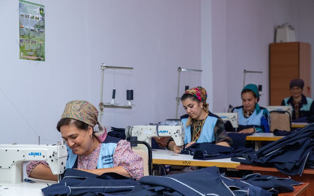 «Nebitmaş» DK möwsümleýin iş geýimlerini tikip bermek üçin sargytlary kabul edýär