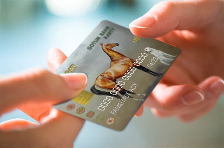 Plastiki kartlar, töleg ulgamy nähili işleýär? Satyn alyjydan satyja çenli