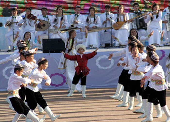 Школьный культурно-спортивный фестиваль стран СНГ открыт и впереди у его участников насыщенные событиями дни на Авазинском взморье