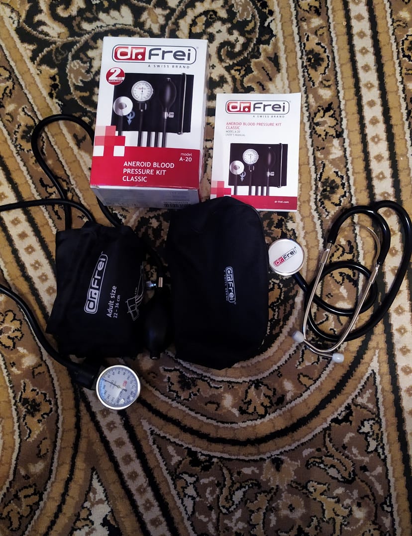 Тонометр со стетоскопом новый швейцарские продаются