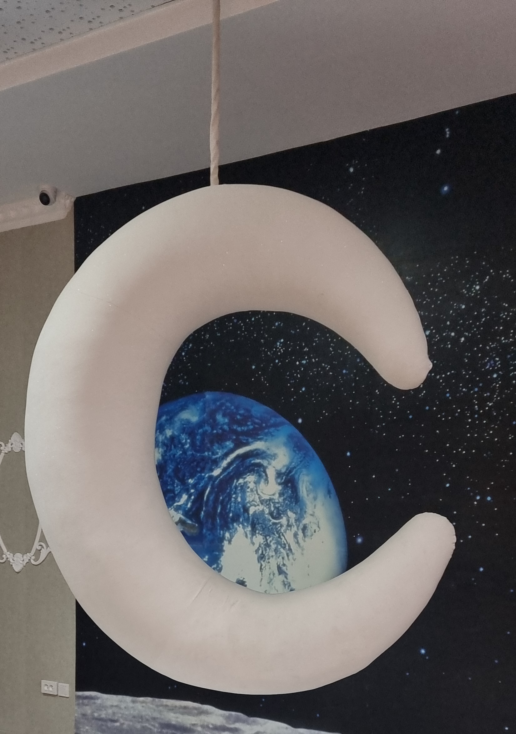 Дизайнерская луна на тросе