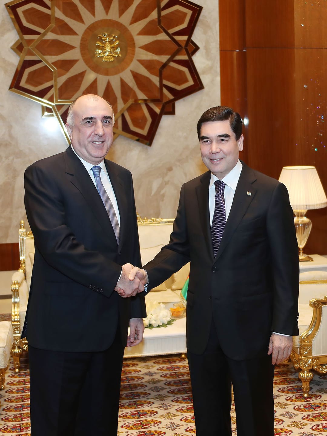 Президент Туркменистана обсудил с главой МИД Азербайджана возможности вывода энергоносителей в Европу