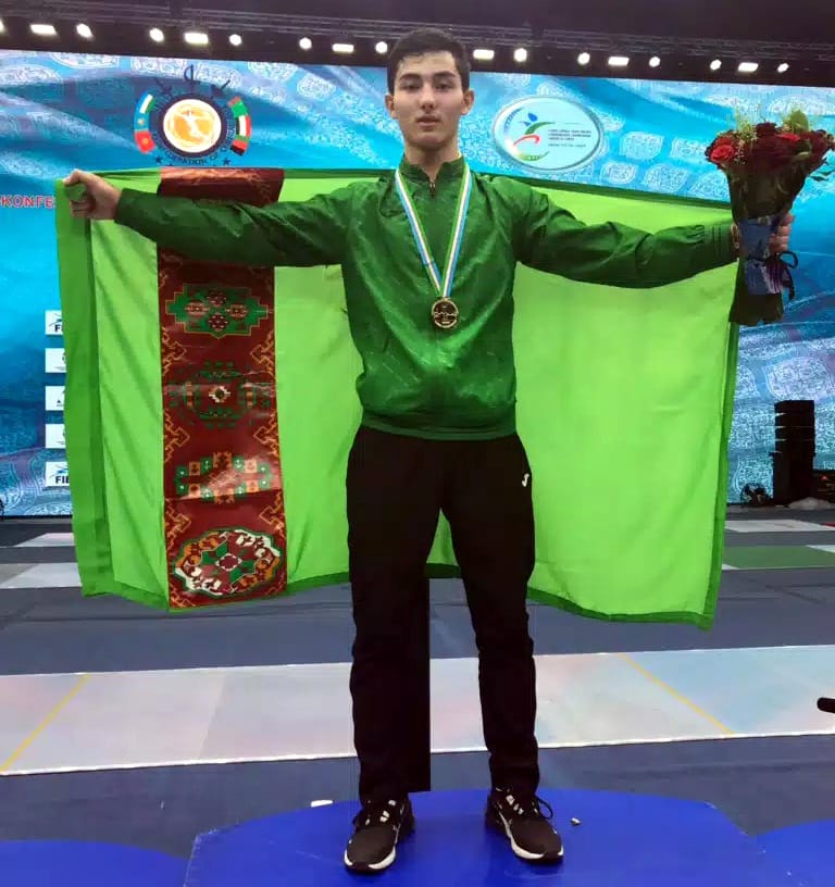 Туркменский шпажист завоевал «золото» на чемпионате Центральной Азии