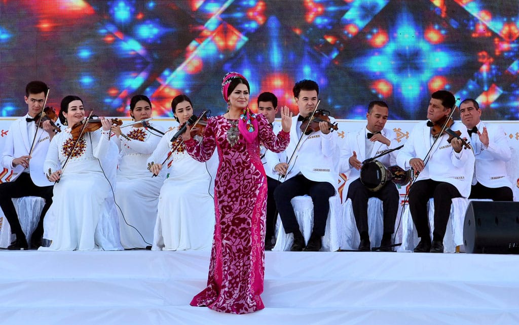 В Ашхабаде состоялся праздничный концерт в честь Дня Конституции и Государственного флага