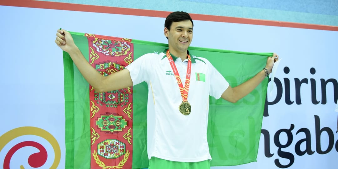 Мердан Атаев вышел в финал в плавании на 50 метров на спине на Азиатских играх в Индонезии