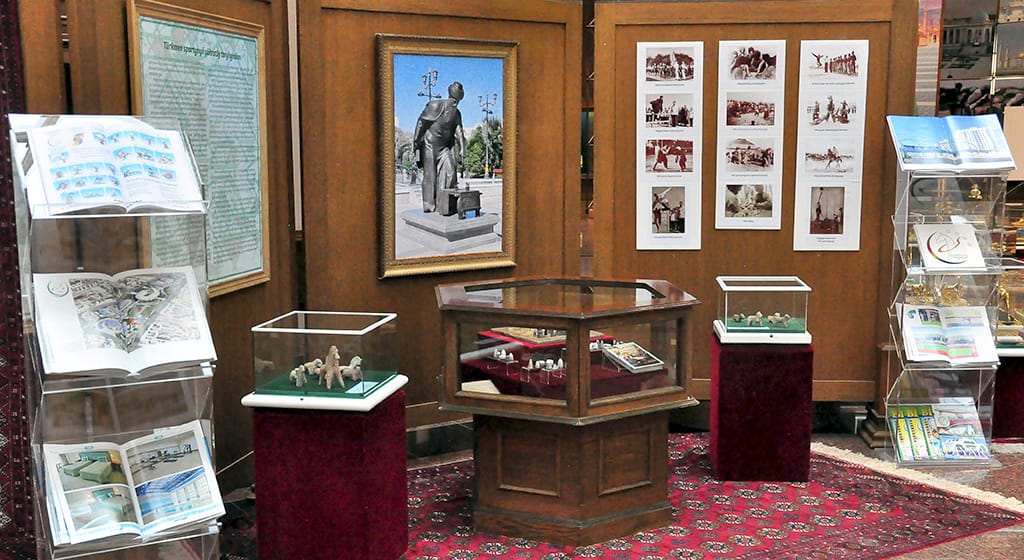 В Туркменистане для гостей Игр «Ашхабад 2017» открылась выставка с уникальными экспонатами