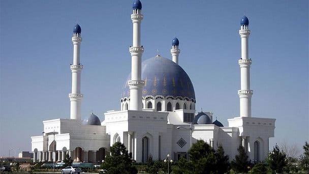 В обновлённой мечети Мары состоялся ритуальный молебен и был дан садака