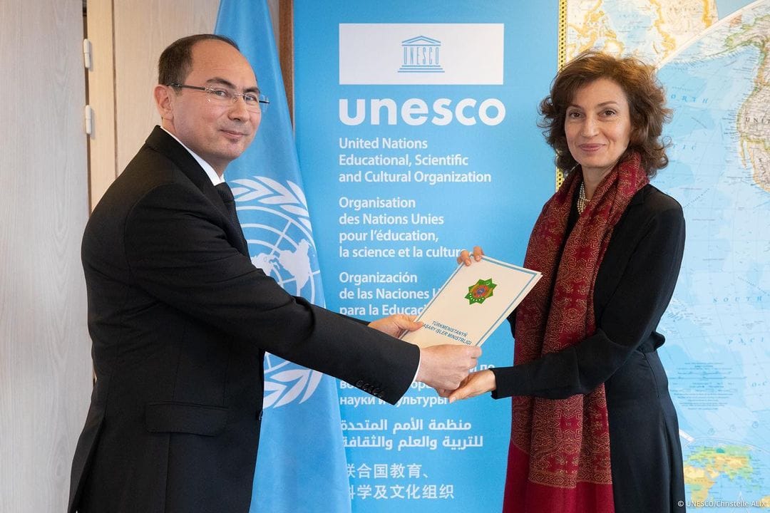 Türkmen ilçisi ÝUNESKO-nyň Baş direktoryna ynanç hatyny gowşurdy 